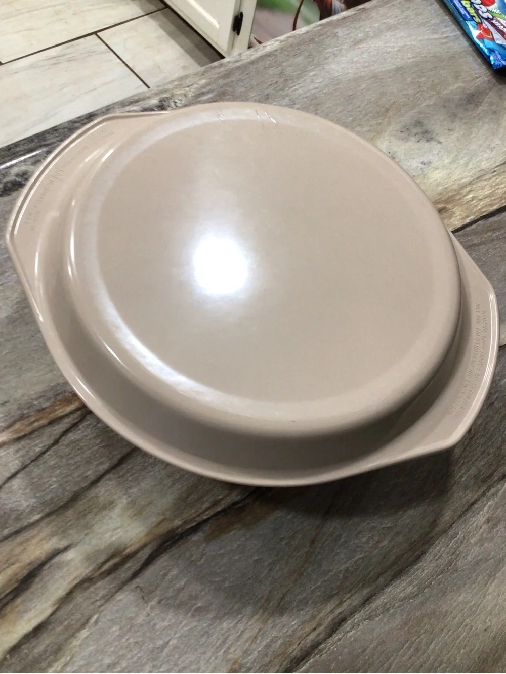 Vintage Anchor Hocking Microware Bundt Cake Pan Lid Beige USA PM459 PM480